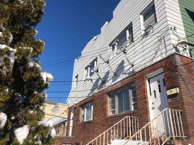 Photo - 16 Beacon Ave