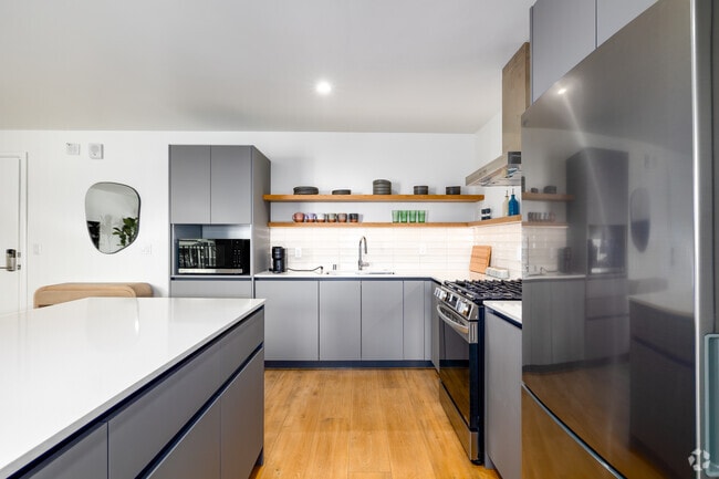 Building Photo - 1422 Tamarind Ave