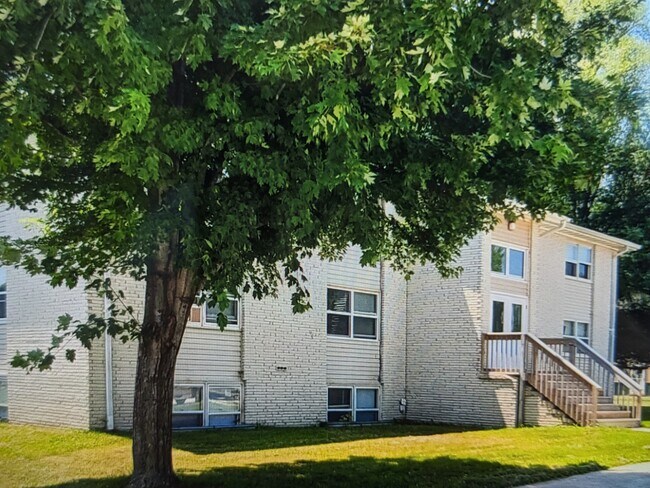 Photo - 502 W Market St Unit 101