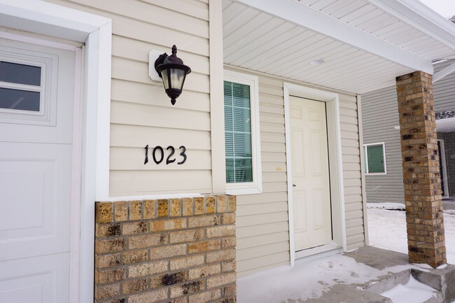 Photo - 3 Bed 2 Bath Twin Home