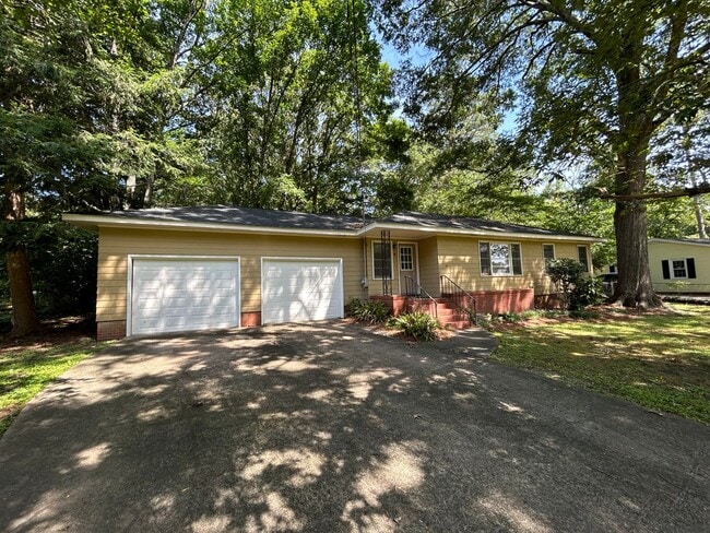 Photo - 3/1 House with a bonus room $995