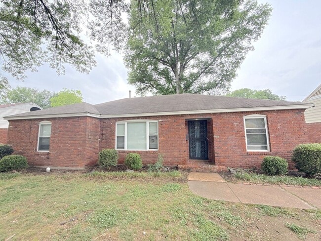 Building Photo - 1871 Cornelia Ln