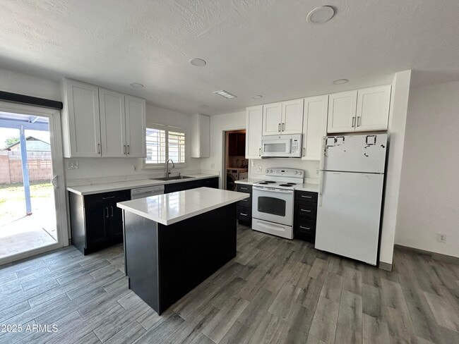 Photo - 413 W Piute Ave