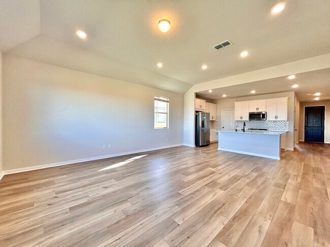 Photo - Spacious Modern 4/BR 3/BA Home with Stunning Features!