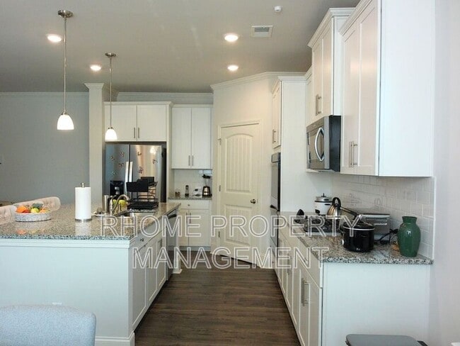 Photo - 9926 Stretford Rd