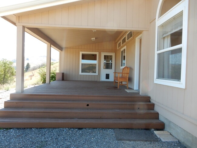 Photo - 2121 Springwater Avenue