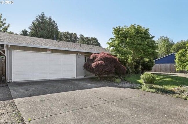 Photo - 374 NE 34th Pl