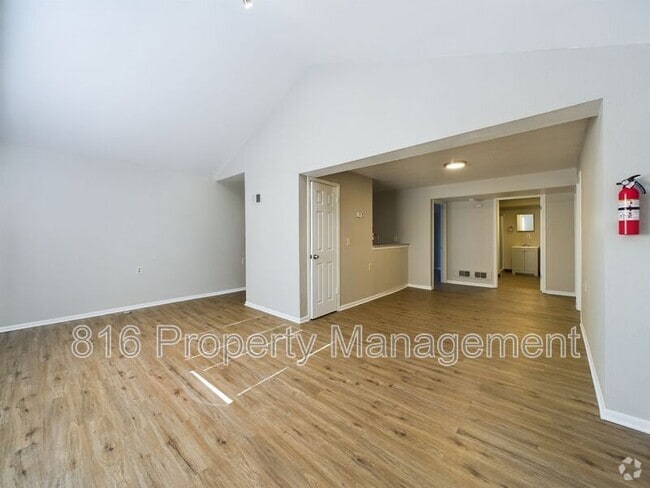 Building Photo - 5722 Norton Ave Rental