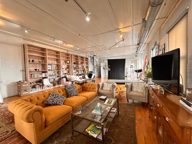 Building Photo - 1800 Central St Unit 302