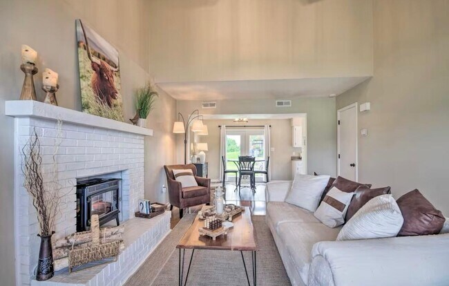 Photo - 532 W Southampton Dr