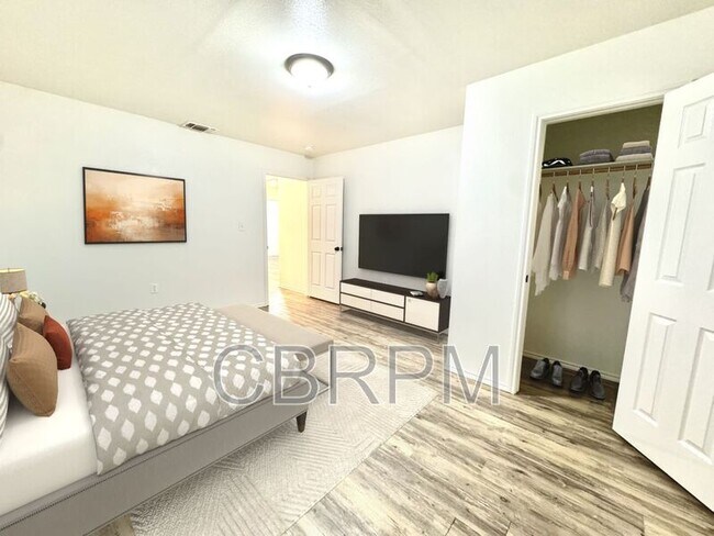 Photo - 2111 E Broadway