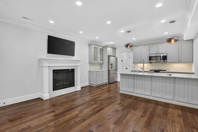 Photo - Bright Adams Morgan Condo with Den, Two Full Baths & In-Unit Laundry Unit 1
