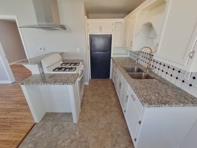 Photo - 859 S Terrace Dr