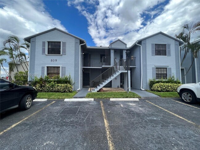 Building Photo - 809 Hamilton Dr Unit 809A