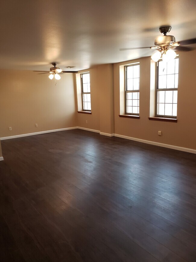 Living Room - 303 N Kansas Ave