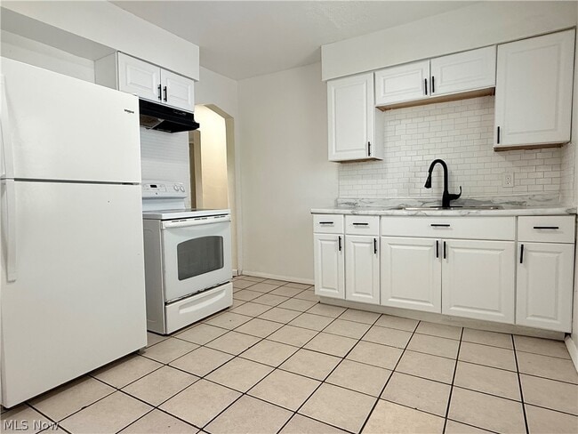 Photo - 18505 Raymond St