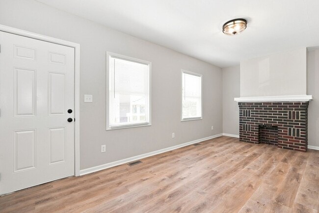 Photo - 846-848 Reinhard Ave Unit 846