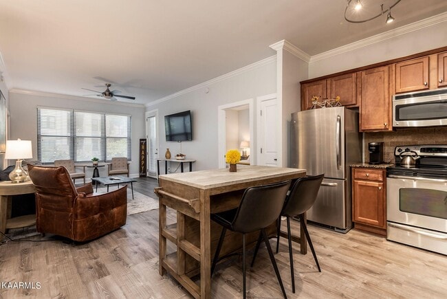 Photo - 445 W Blount Ave Unit 322
