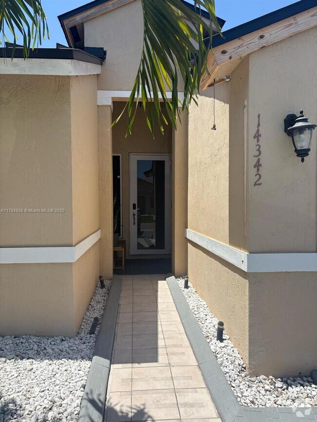 Building Photo - 14342 SW 159th Ct Rental