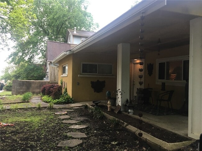 Building Photo - 101 S W Ave Unit A1