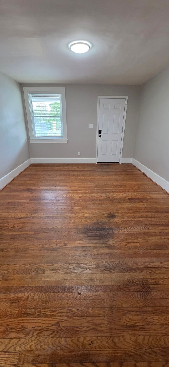 Building Photo - 4000 Walrad St Unit Apt 1