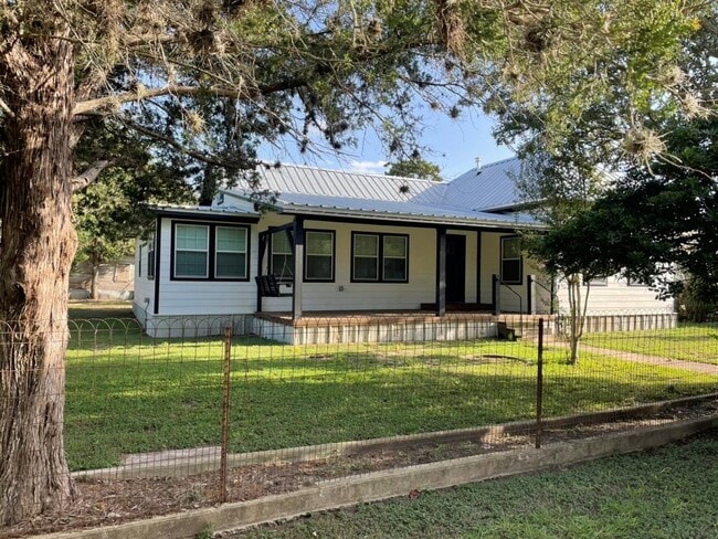 Photo - 1003 W 6th St House