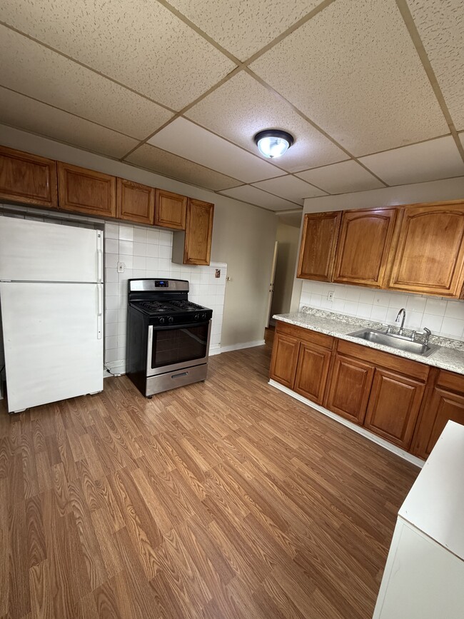 Building Photo - 44 Webster St Unit #2  Webster