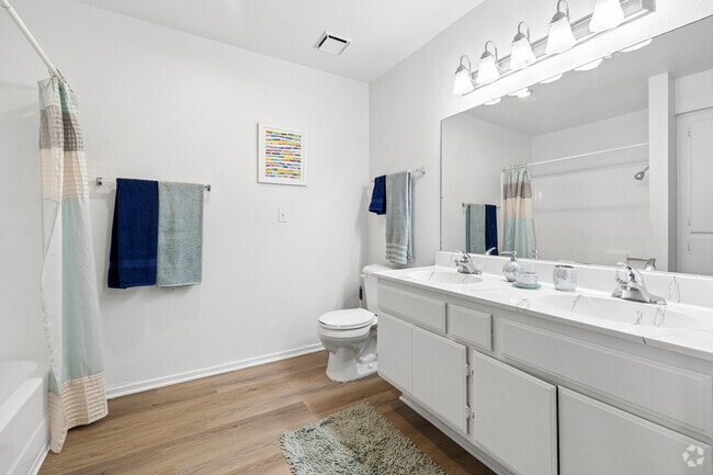 1BR, 1BA - 705SF - Bathroom