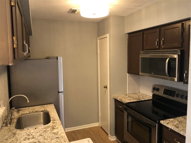 Building Photo - 10615 Briar Forest Dr Unit 107