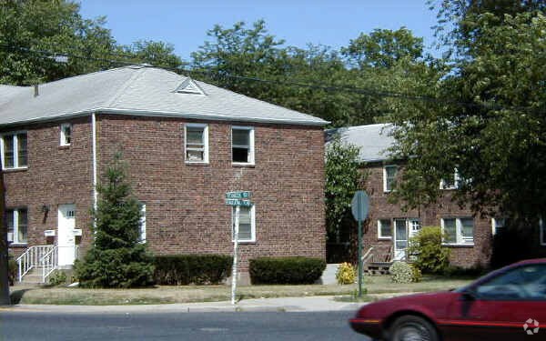 Photo - 1471-1475 Teaneck Rd Apartments