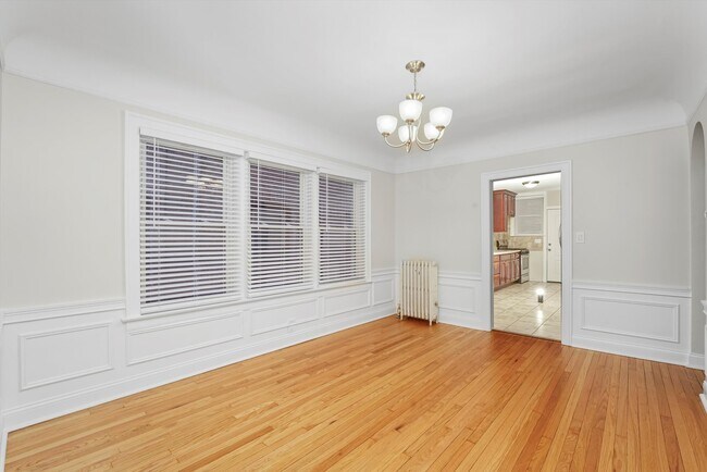 Photo - 4837 Lee St Unidad 1