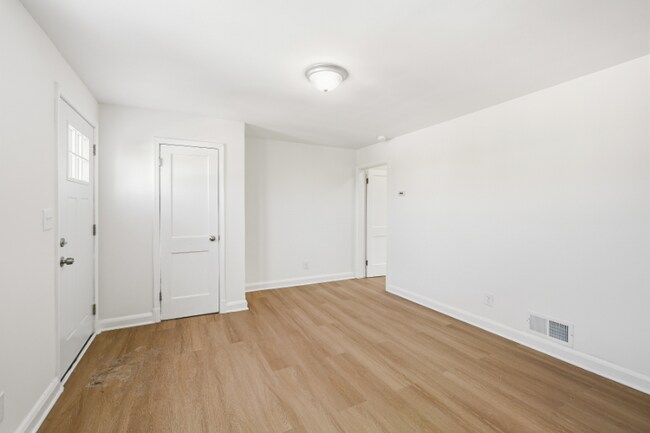 Photo - 4111 Ardley Ave