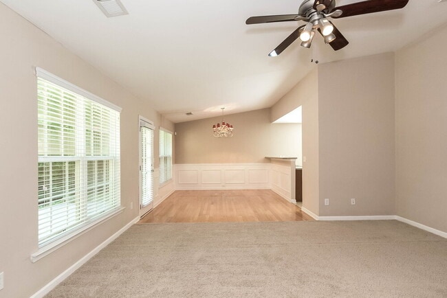 Photo - 353 Hunterian Pl