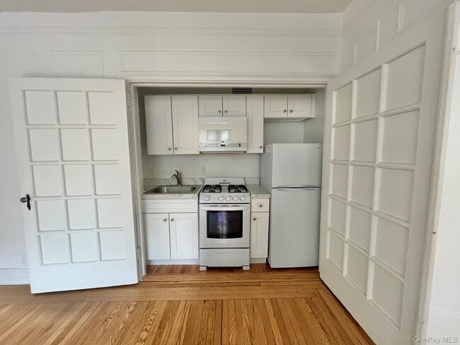 Photo - 1440 Midland Ave Unit 1F