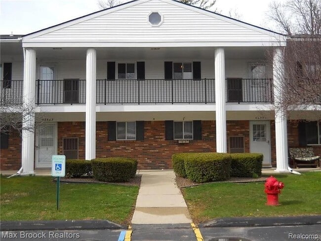 Building Photo - 42491 Plymouth Hollow Dr