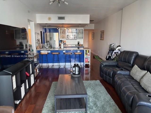 Photo - 185 SW 7th St