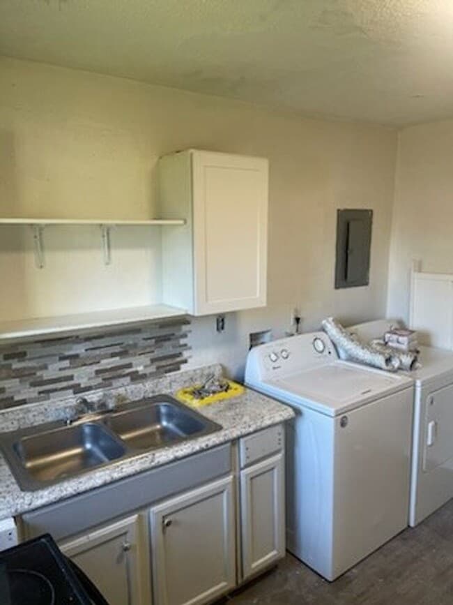 Photo - Move-In Ready 2 Bedroom Duplex – Pet Friendly!