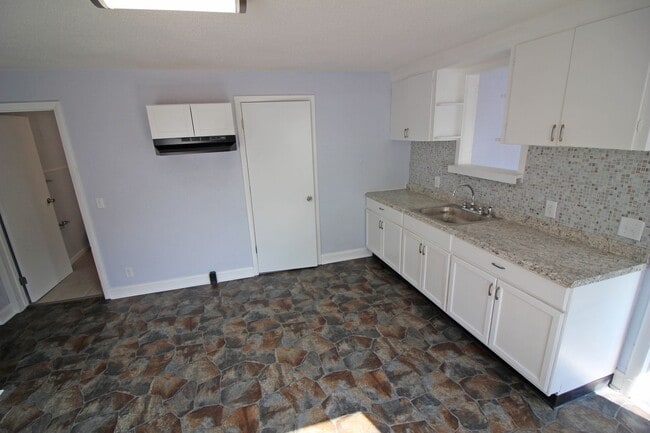 Building Photo - 78 Notre Dame Ave Unit A - Lower