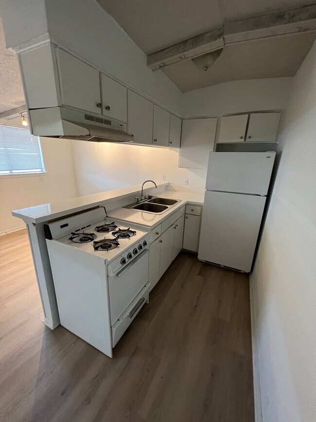 Photo - 3816 Speedway Unit 209