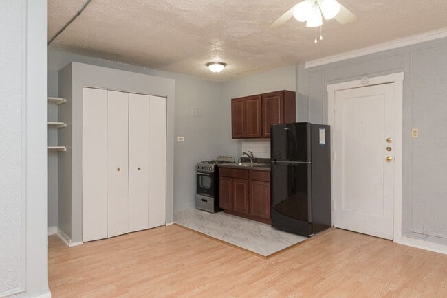 Photo - 4722 N Malden St Unit 4735-211