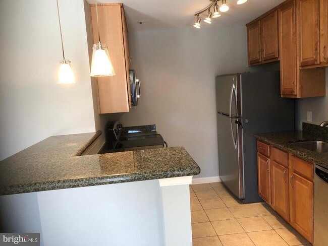 Building Photo - 3175 Summit Square Dr Unit 5-D2 Rental