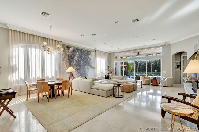 Photo - 162 Esperanza Way
