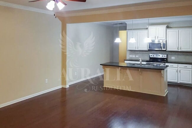 Photo - 451 Shakespeare Dr