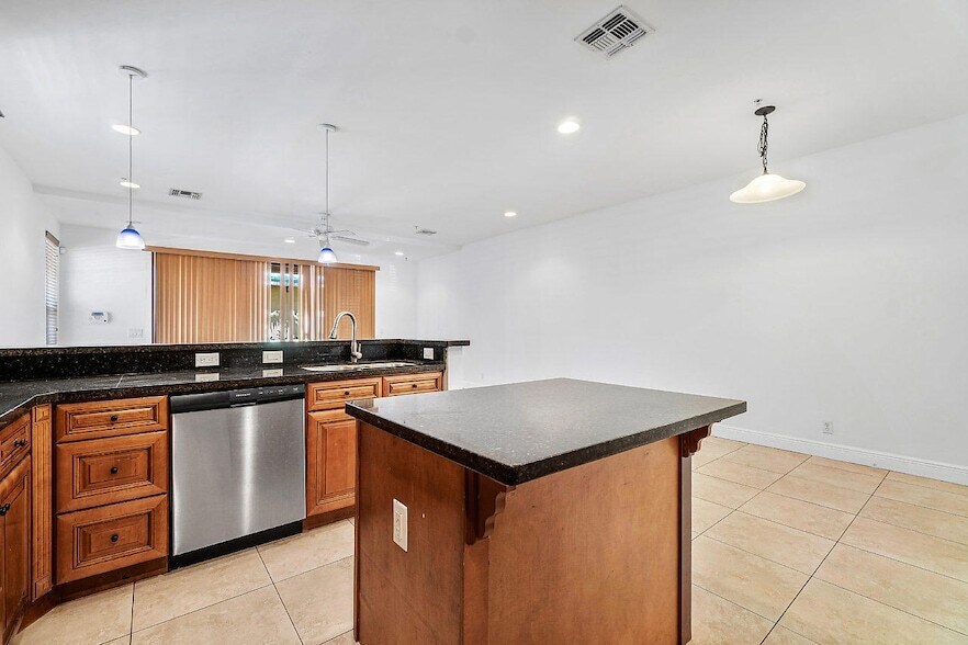 Photo - 811 S Federal Hwy