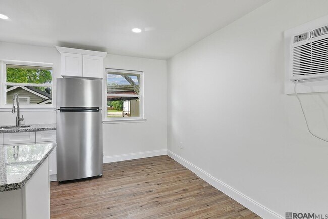 Photo - 210 Centerville St NE Unidad 1