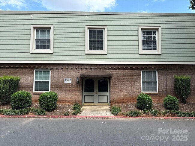 Building Photo - 2632 Park Rd Unit F Rental