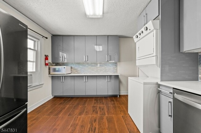 Photo - 22 Meeker Pl