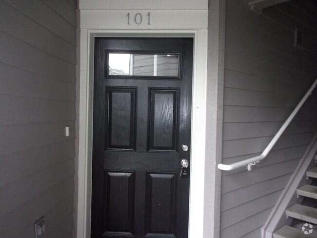 Building Photo - Popular West Oaks Condo