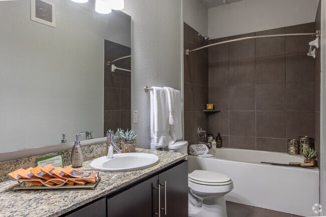 1 BR, 1 BA - 720 SF - Millennium High Street