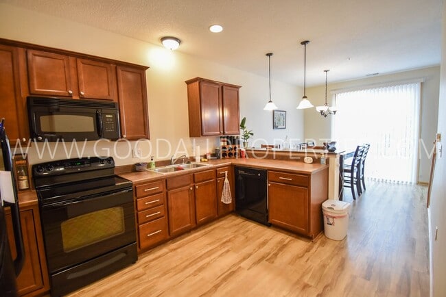 Photo - 2 Bedroom 2.5 Bathroom In West Des Moines